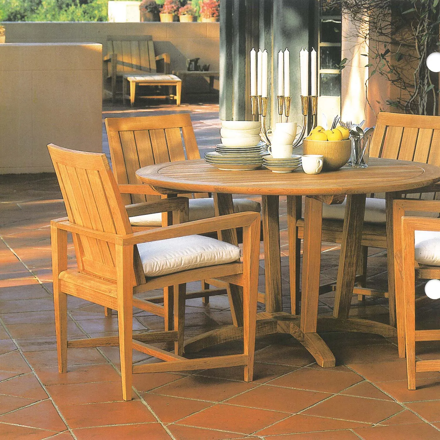Amalfi Dining Table - 50" Rd.