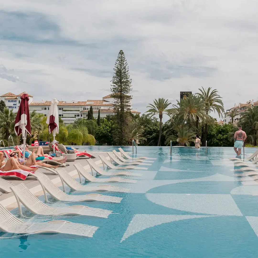 Ibiza Sun Lounger - Modern Pool Lounge Chair