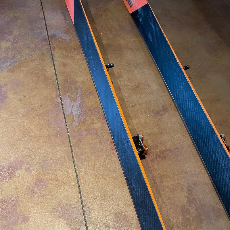 Used Elan Ripstick 106 with Plum Oazo Bindings